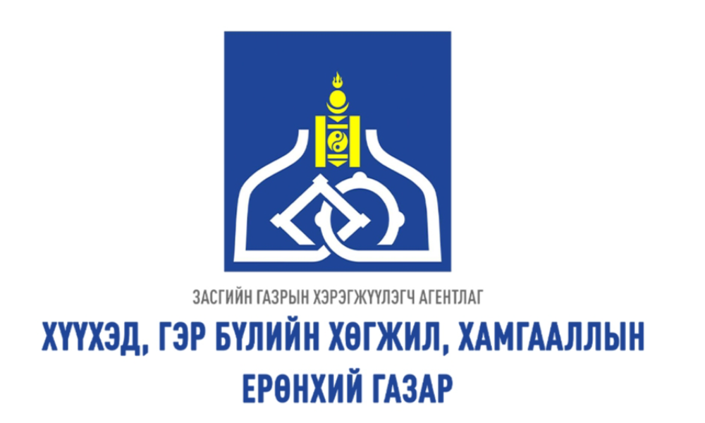 03 дугаар сарын 11-ний өдрөөс эхлэн баруун аймгуудын нутгаар, цаашдаа ихэнх нутгийг хамарч нойтон цас орж,  цасан шуурга шуурч, цаг агаарын аюултай үзэгдлийн хэмжээнд хүрэх төлөвтэй байна.
Иймд иргэд, малчид, тээвэрчид та бүхэн:
❗️Цаг агаарын мэдээ, мэдээллийг цаг тухай бүрт хүлээн авах, бусдад дамжуулах,
❗️Мэргэжлийн байгууллагаас өгч байгаа сэрэмжлүүлэг, анхааруулгыг дагах,
❗️Цас орох нутгуудаар хальтиргаа гулгаа үүсэж болзошгүйг анхаарч, тээврийн хэрэгслийн жолооч нар хол, ойрын замд гарахдаа тээврийн хэрэгслийн найдвартай байдлыг хангаж бензин, шатахууны нөөцтэй, дулаан хувцастай зорчих,
❗️Иргэд, малчид болзошгүй эрсдэлээс урьдчилан сэргийлж, салхи шуурганд төөрөх, малтайгаа уруудах эрсдэлээс сэргийлж, малаа ойрын бэлчээрт хариулах, бага насны хүүхдийг малд явуулахгүй байхыг зөвлөж байна.
Эх сурвалж: Ус цаг агаар, орчны мэдээ мэдээлэл